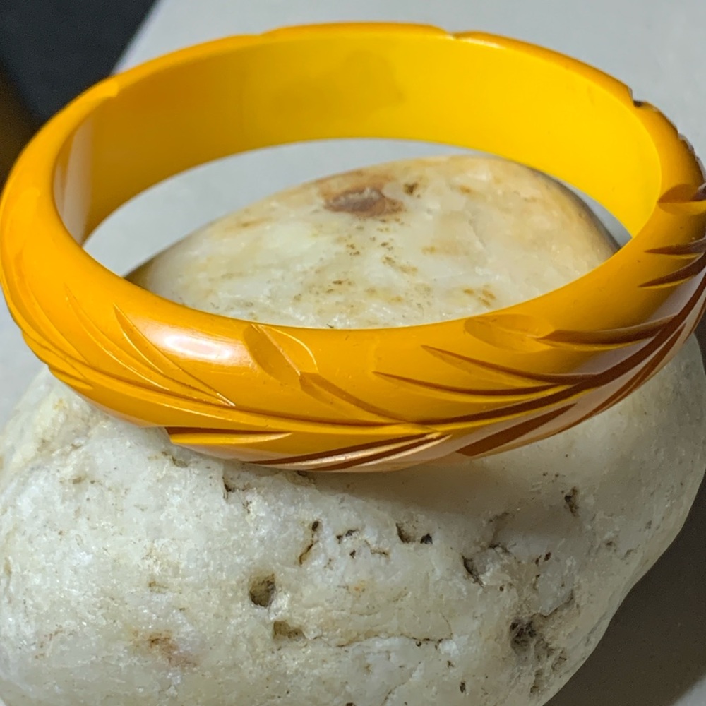 Vintage Butterscotch Bakelite Bangle Bracelet